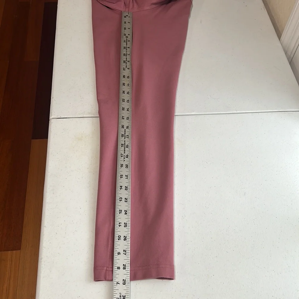 Savage Art Stretch Pink Leggings, Size Medium